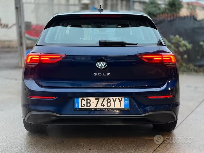 Usata VW Golf VII Life 131 CV (96 kW) 2020 Blu Berlina