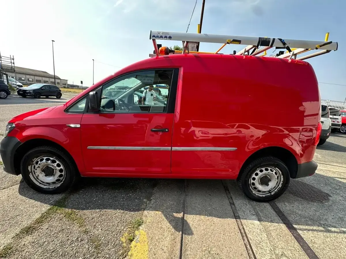 Usata VW Caddy 122 CV (89 kW) 2017 Rosso Monovolume