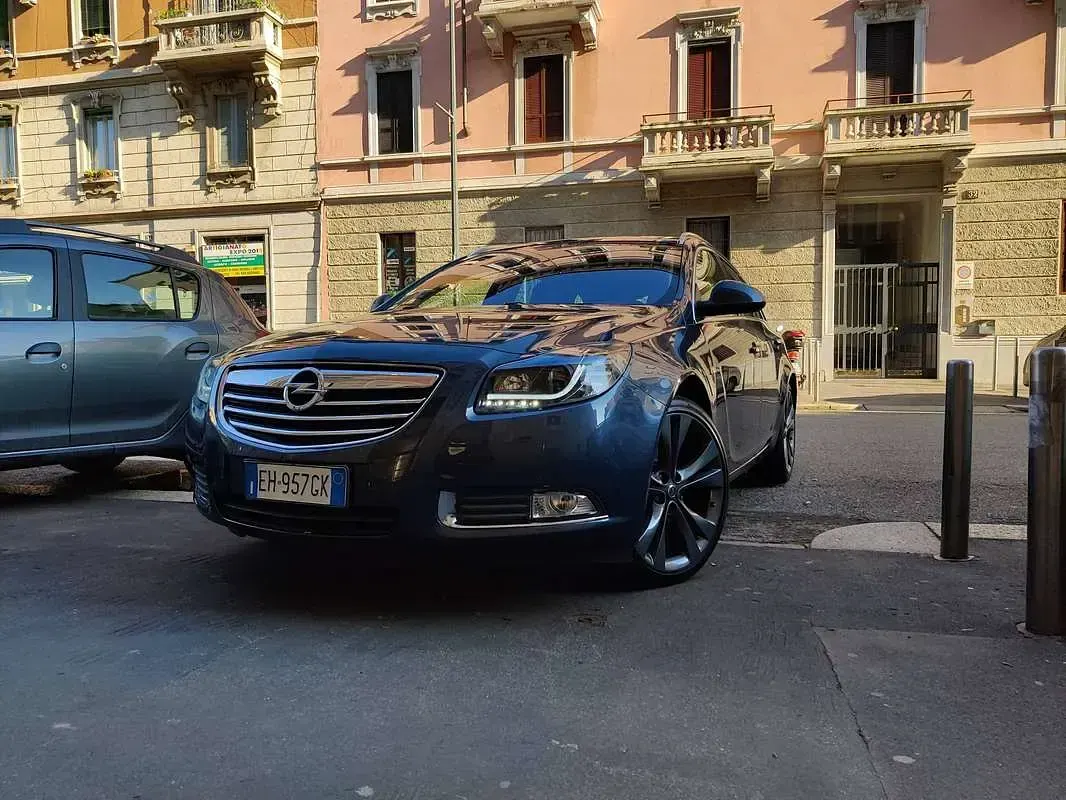 Usata Opel Insignia Cosmo 179 CV (131 kW) 2011 Blu/azzurro Station wagon