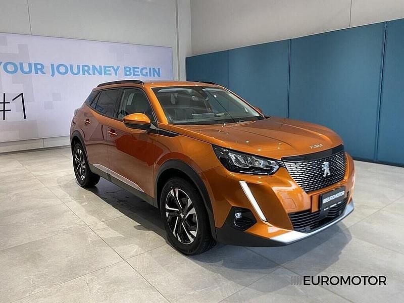 Usata Peugeot 2008 Allure 102 CV (75 kW) 2021 Arancione SUV