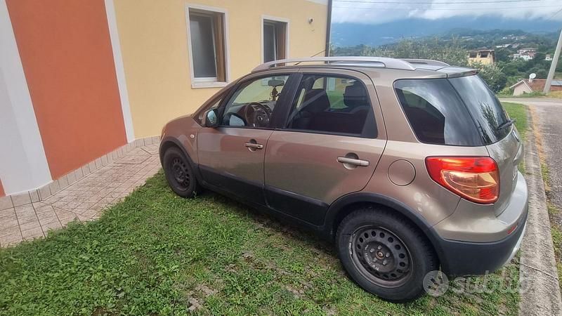 Marrone Usata 2006 Fiat Sedici SUV | 3300 € (Buon prezzo) - Immagine 1/4
