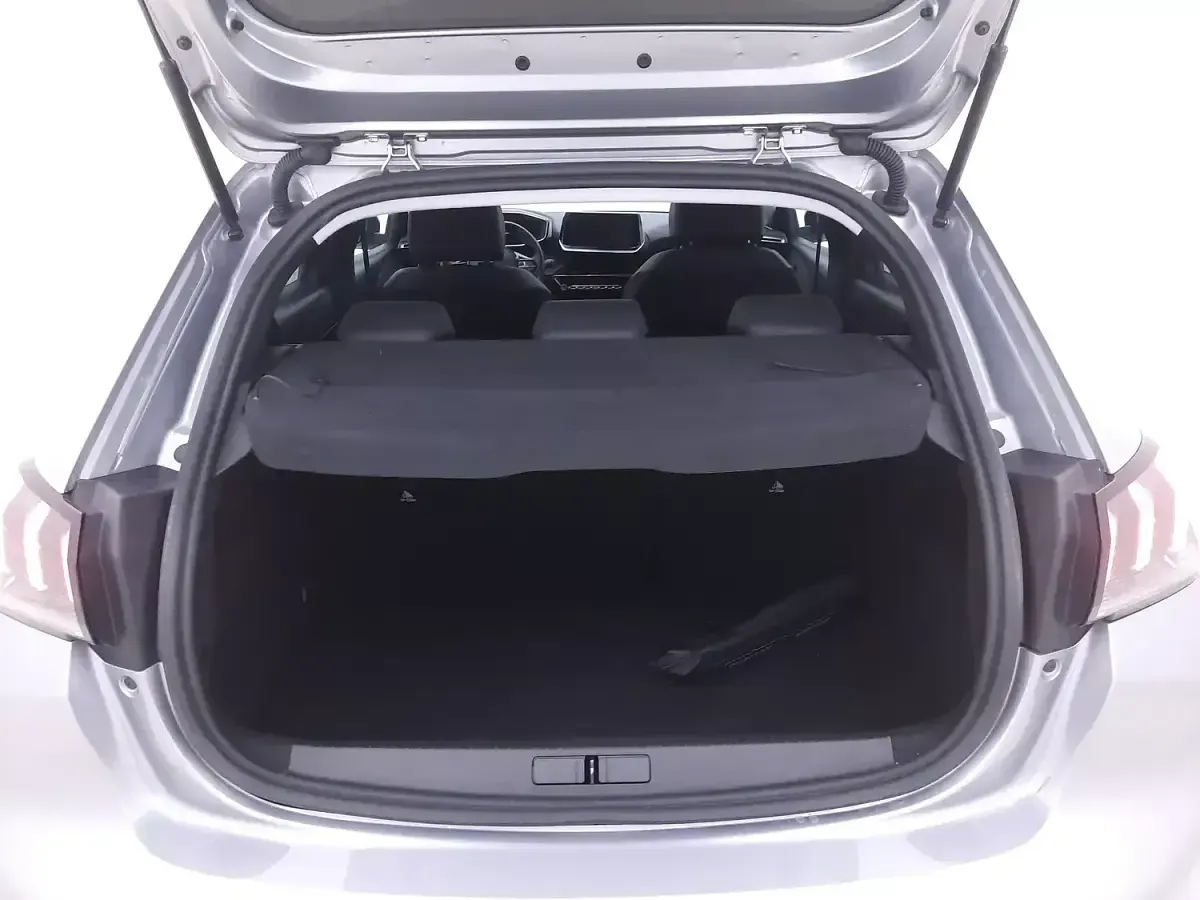 Usata Peugeot 208 Allure 101 CV (74 kW) 2022 Argentoargento Utilitaria