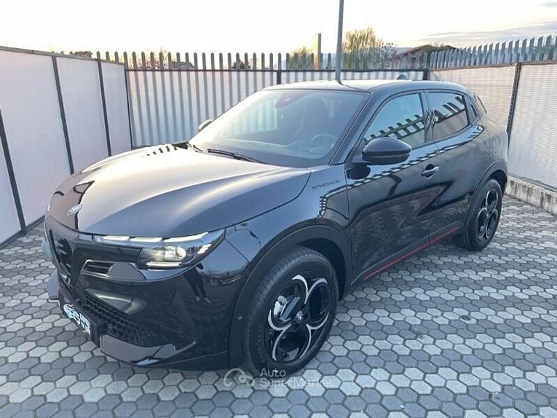 Nuova Alfa Romeo Junior Edizione Speciale 145 CV (106 kW) 2026 Nero SUV