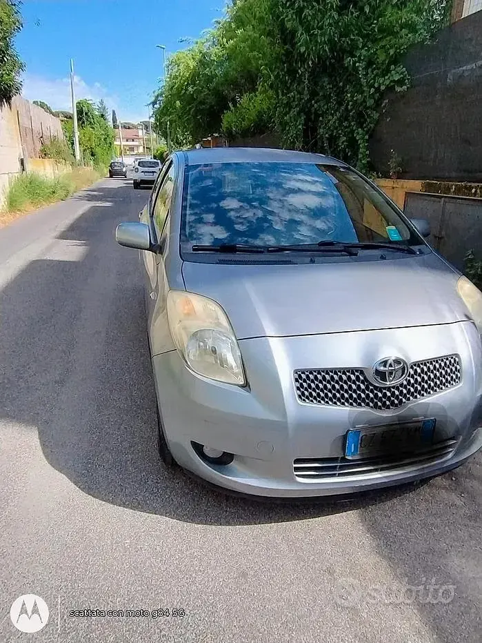 Usata Toyota Yaris 75 CV (55 kW) 2006 Grigio Berlina