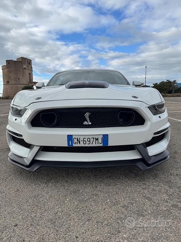 Usata Ford Mustang GT 421 CV (309 kW) 2015 Bianco Coupé