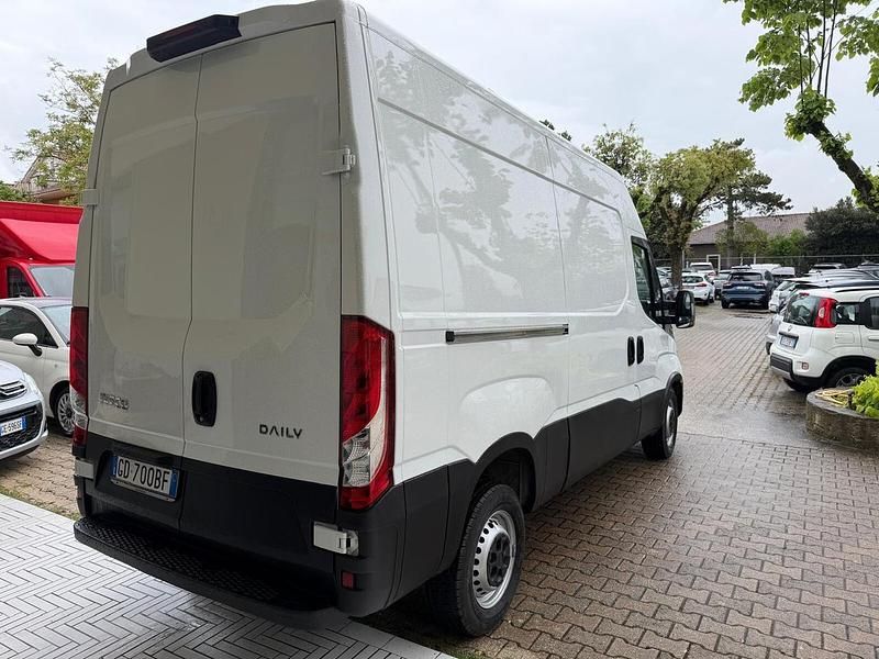 Usata Iveco Daily 115 CV (84 kW) 2020 Bianco