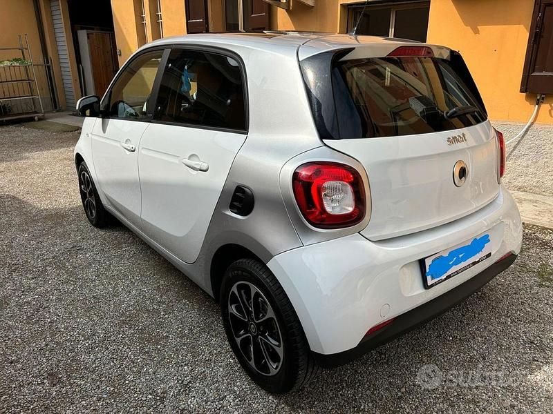 Usata Smart ForFour Passion 71 CV (52 kW) 2016 Bianco Utilitaria