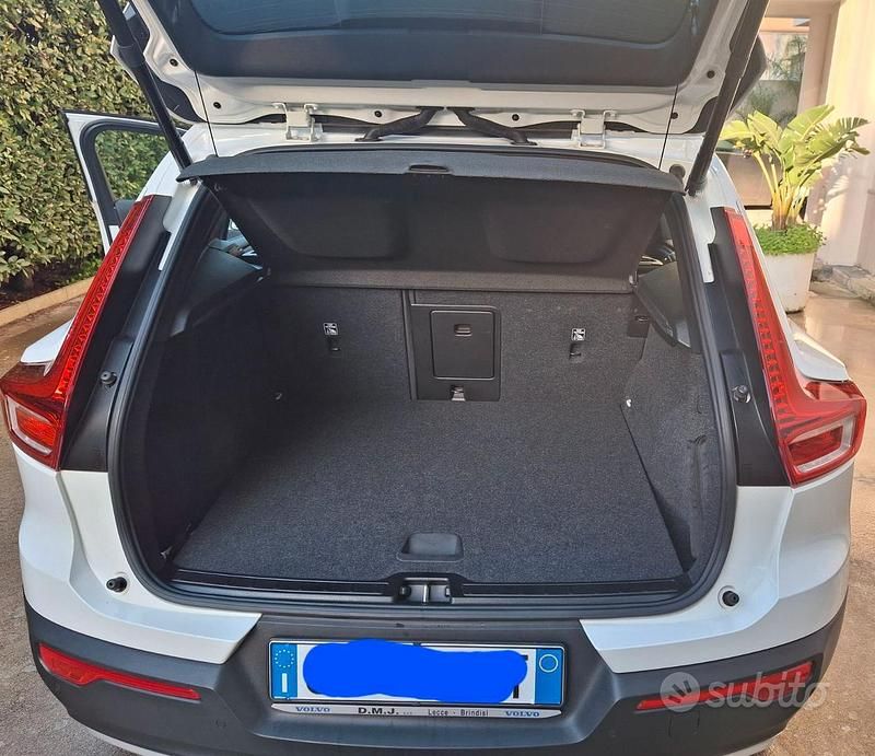 Usata Volvo XC40 Momentum 2021 Bianco SUV
