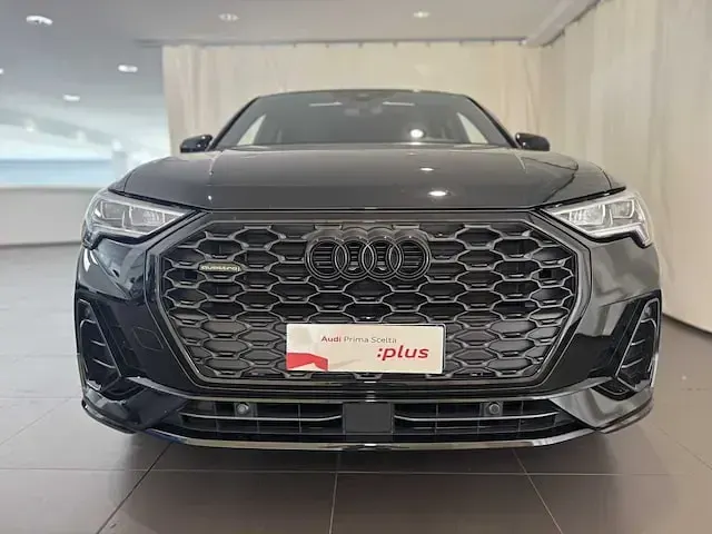 Usata Audi Q3 Sportback Comfort 150 CV (110 kW) 2024 Nero mythos metallizzato SUV
