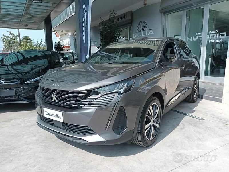 Usata Peugeot 3008 Allure 131 CV (96 kW) 2023 Marrone SUV
