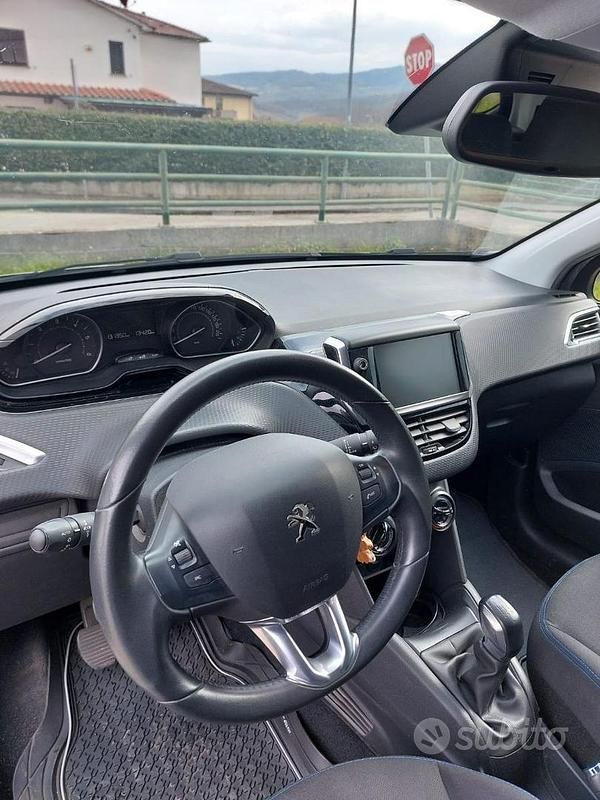 Usata Peugeot 208 Signature Sky 102 CV (75 kW) 2019 Grigio Utilitaria