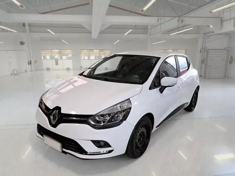 Bianco Usata 2019 Renault Clio IV Business Berlina | 10.550 € (Buon prezzo) - Immagine 1/4
