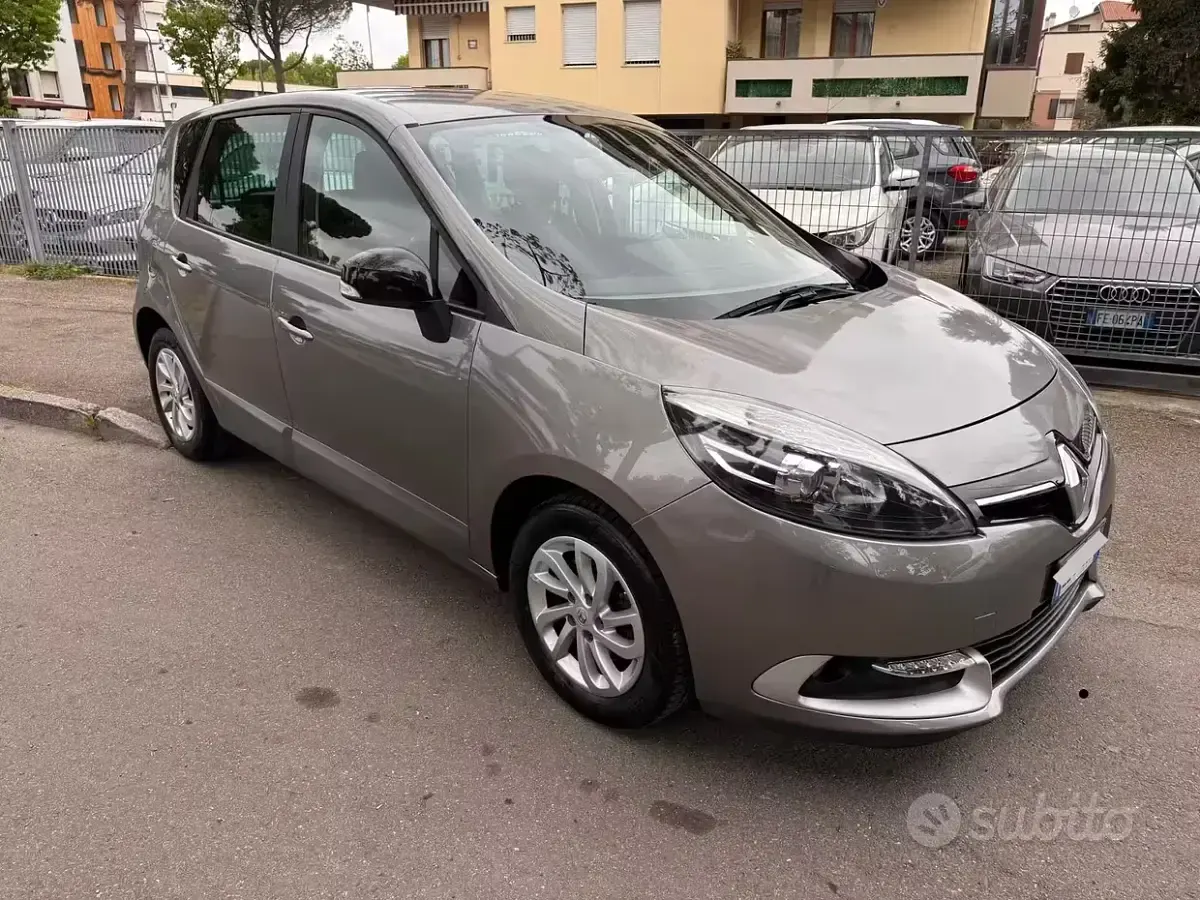 Usata Renault Scénic XMOD 110 CV (80 kW) 2015 Marrone Monovolume