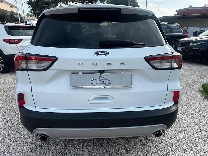 Usado Ford Kuga Titanium 120 CV (88 kW) 2023 Blanco SUV