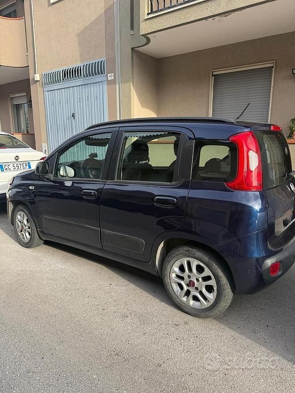Usata Fiat Panda Lounge 69 CV (50 kW) 2018 Blu Utilitaria