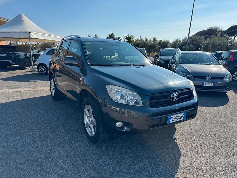 Usata Toyota RAV4 Luxury 136 CV (100 kW) 2006 Grigio SUV