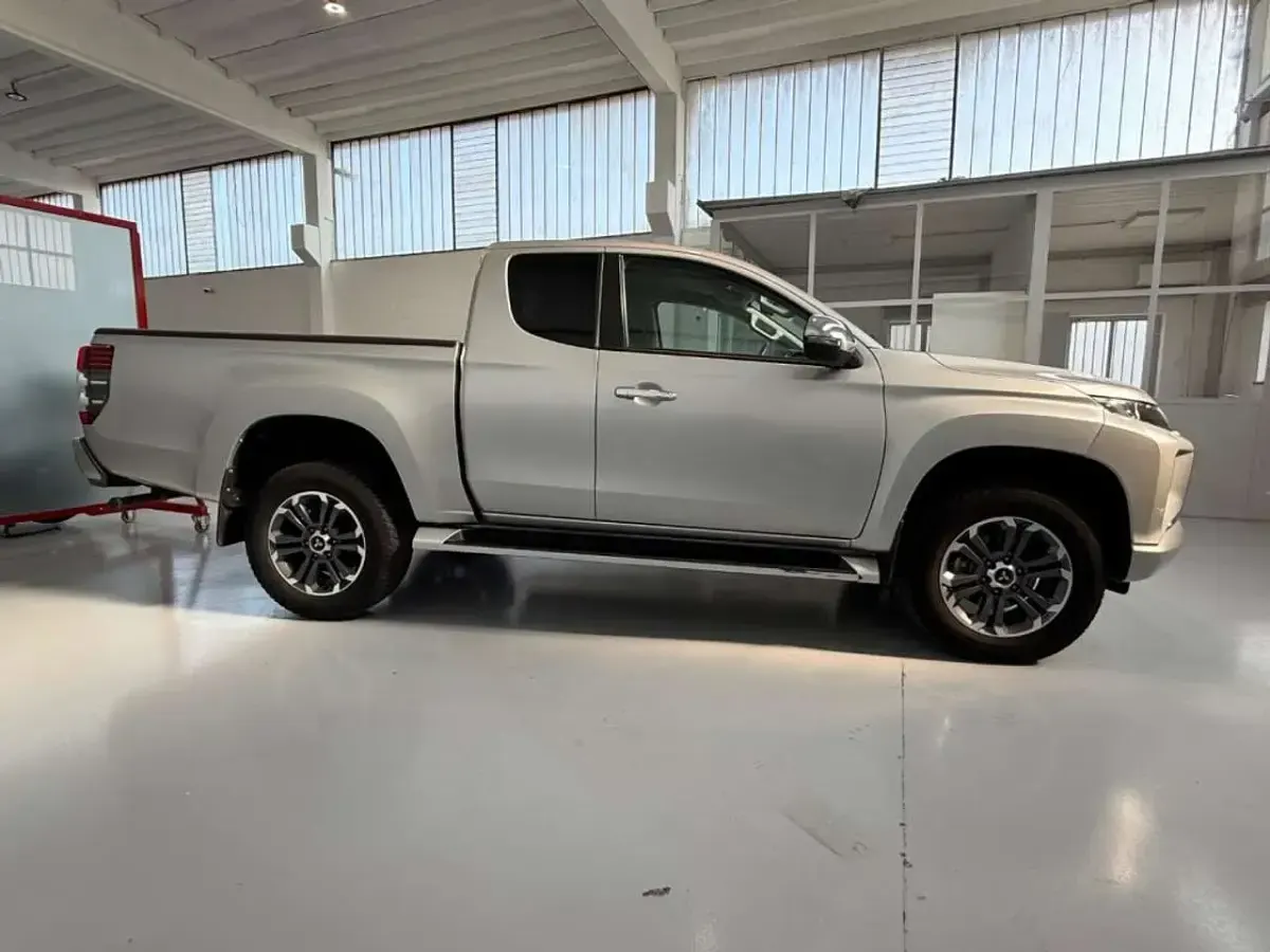Usata Mitsubishi L200 Select 150 CV (110 kW) 2020 Argento Pick-up