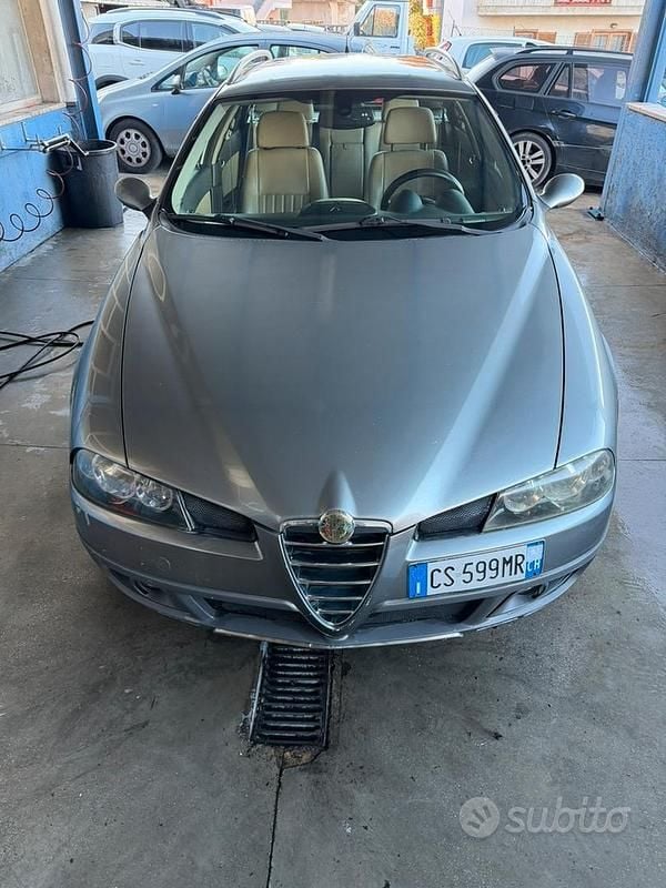 Usata Alfa Romeo Crosswagon 150 CV (110 kW) 2004 Grigio Station wagon