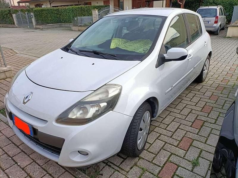 Usata Renault Clio III 75 CV (55 kW) 2010 Bianco Berlina