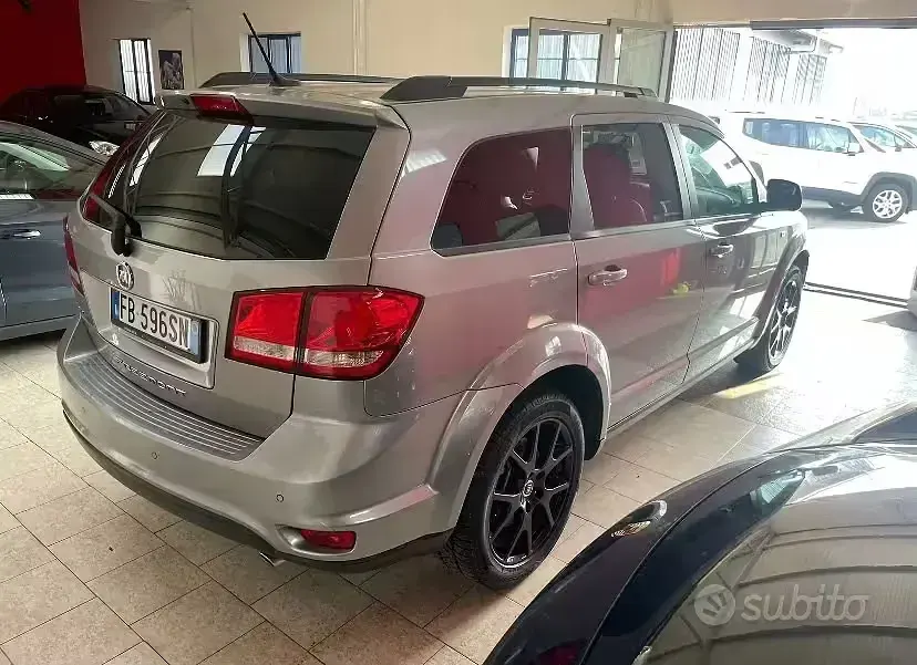 Usata Fiat Freemont Lounge 170 CV (125 kW) 2015 Grigio SUV