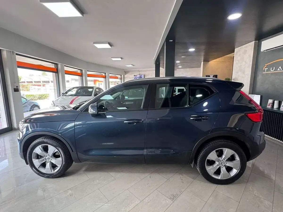 Usata Volvo XC40 Momentum 150 CV (110 kW) 2020 Grigio SUV