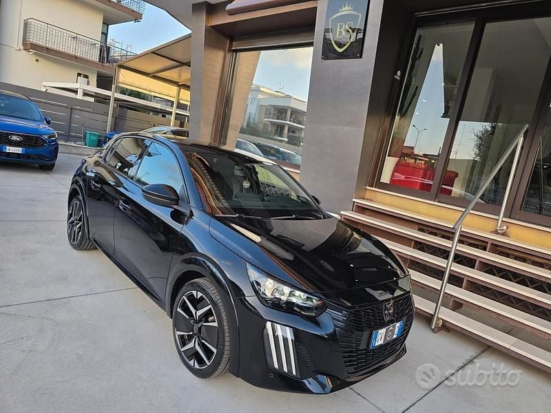 Nero Usata 2024 Peugeot 208 GT Due volumi | 16.990 € (Molto cara) - Immagine 1/4