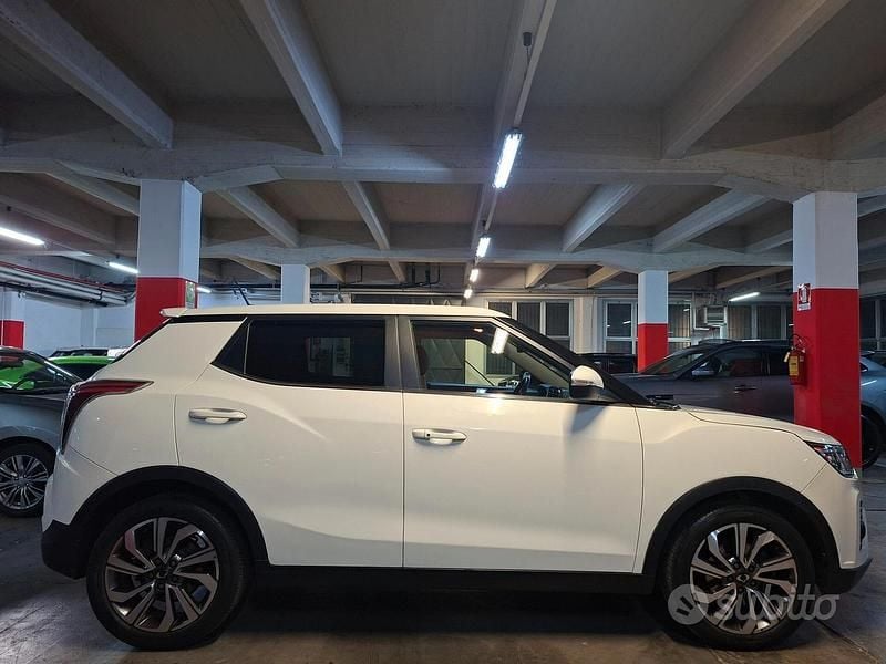 Usata Ssangyong (KGM) Tivoli 163 CV (119 kW) 2021 Bianco SUV