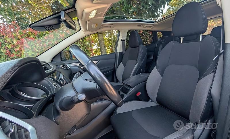 Usata Nissan Qashqai N-Connecta 115 CV (84 kW) 2018 Nero SUV