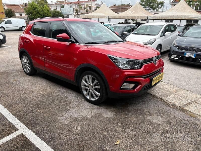 Rosso Usata 2018 Ssangyong Tivoli Station wagon | 8500 € (Super prezzo) - Immagine 1/2