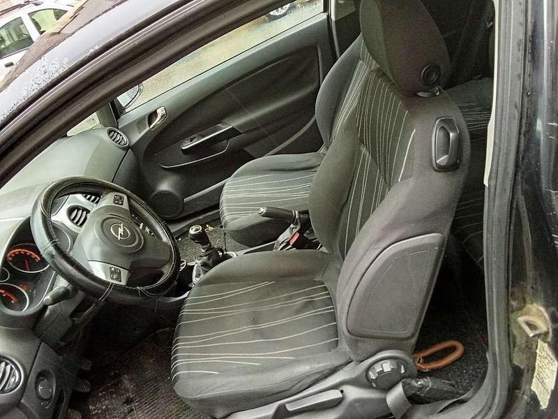 Usata Opel Corsa 75 CV (55 kW) 2009 Utilitaria