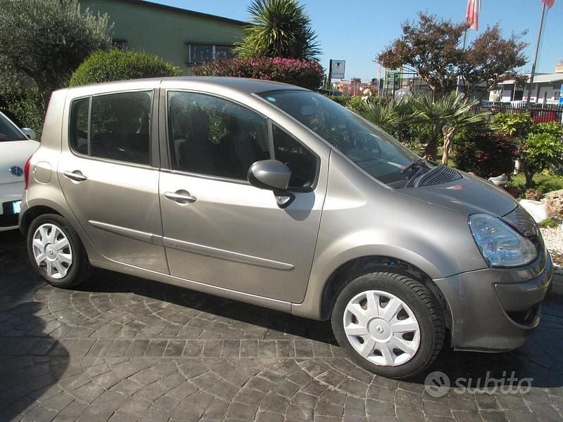 Usata Renault Modus Dynamique 75 CV (55 kW) 2008 Grigio Monovolume