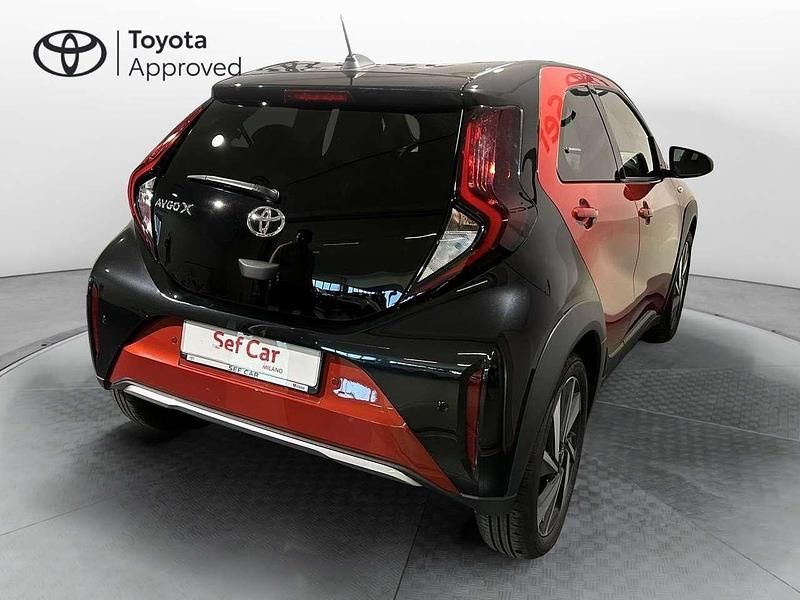 Nuova Toyota Aygo X Lounge 72 CV (52 kW) 2025 Rosso SUV