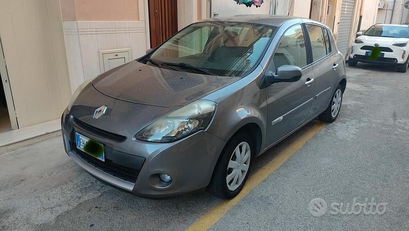 Usata Renault Clio III 75 CV (55 kW) 2012 Grigio Utilitaria