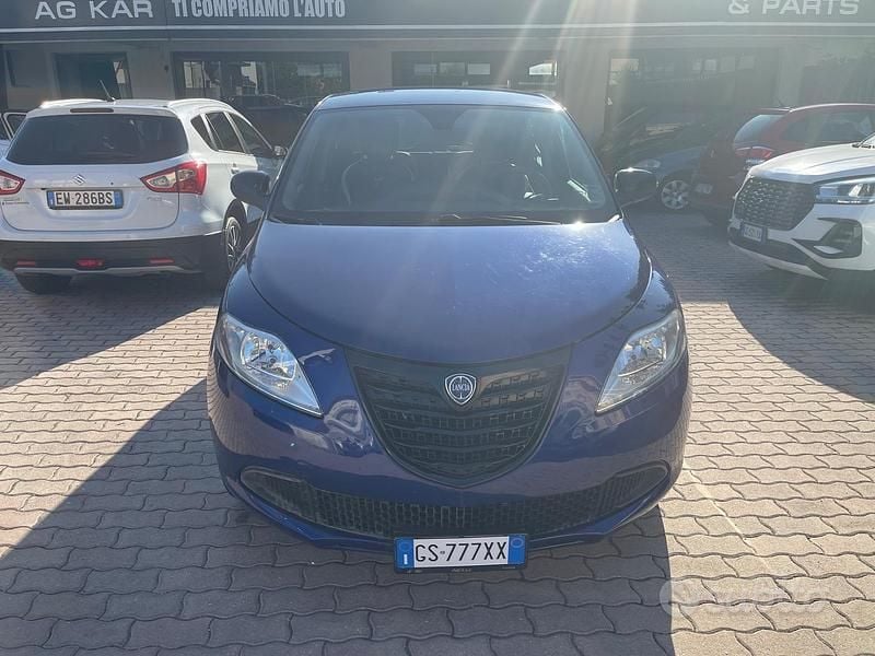 Usata Lancia Ypsilon Silver 85 CV (62 kW) 2014 Blu Utilitaria