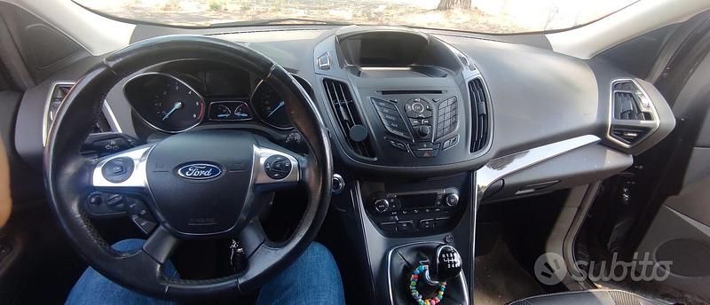 Begagnad Ford Kuga Titanium 150 HK (110 kW) 2015 Svart SUV
