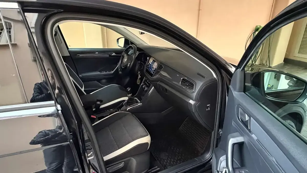 Usata VW T-Roc Advance 116 CV (85 kW) 2019 Nero SUV