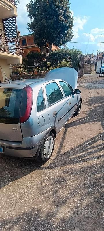Usata Opel Corsa 69 CV (50 kW) 2004 Grigio Utilitaria