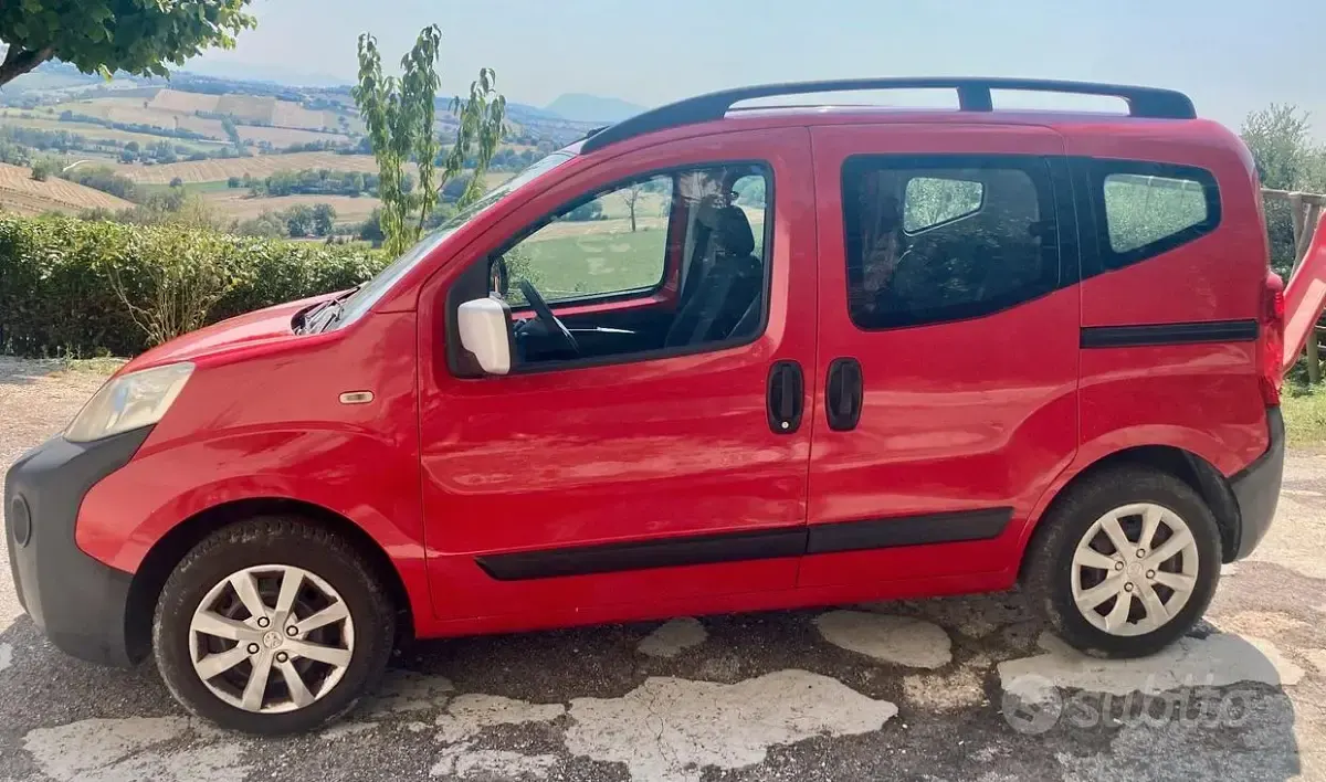 Usata Peugeot Bipper Family 75 CV (55 kW) 2012 Rosso Monovolume