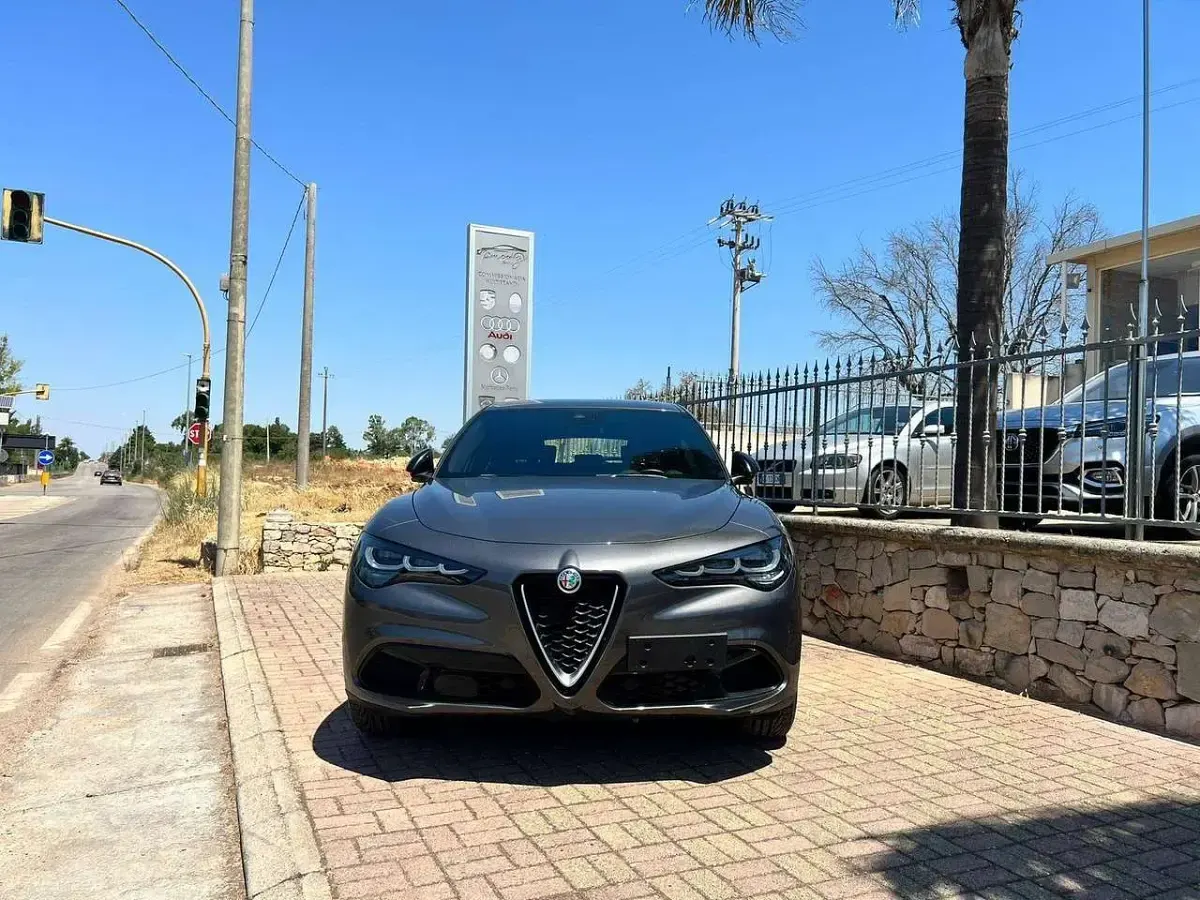 Usata Alfa Romeo Stelvio Super 209 CV (153 kW) 2023 Grigio SUV