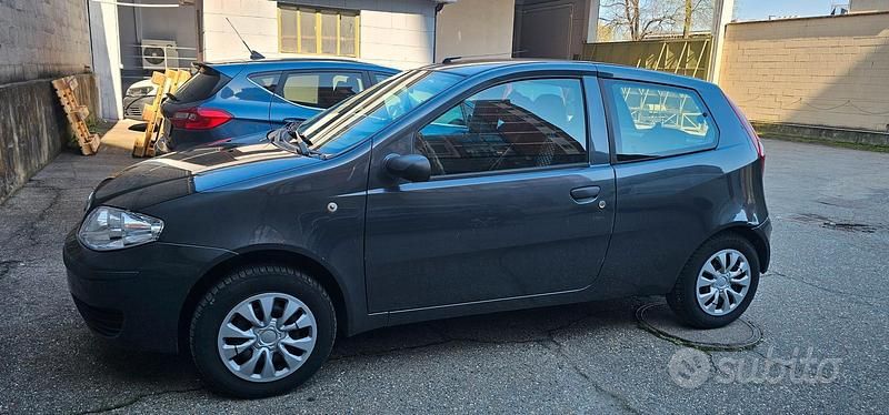 Usata Fiat Punto 77 CV (56 kW) 2009 Grigio Utilitaria