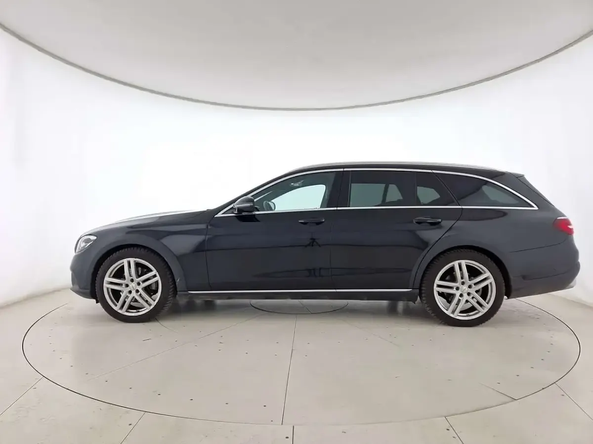 Usata Mercedes E220 All-Terrain Business 194 CV (142 kW) 2022 Nero ossidiana Station wagon