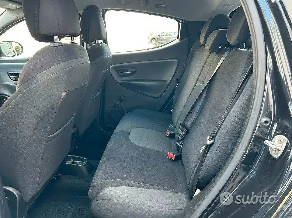 Usata Lancia Ypsilon Silver 69 CV (50 kW) 2013 Nero Utilitaria