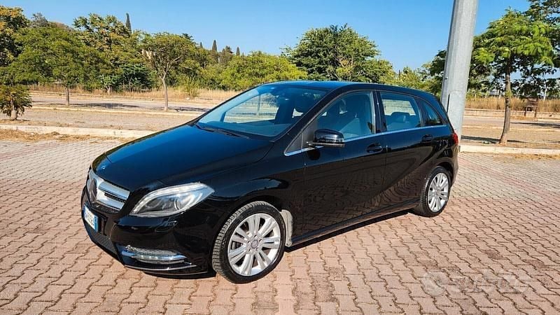 Nero Usata 2014 Mercedes B200 Premium Monovolume | 9000 € (Ottimo prezzo) - Immagine 1/4
