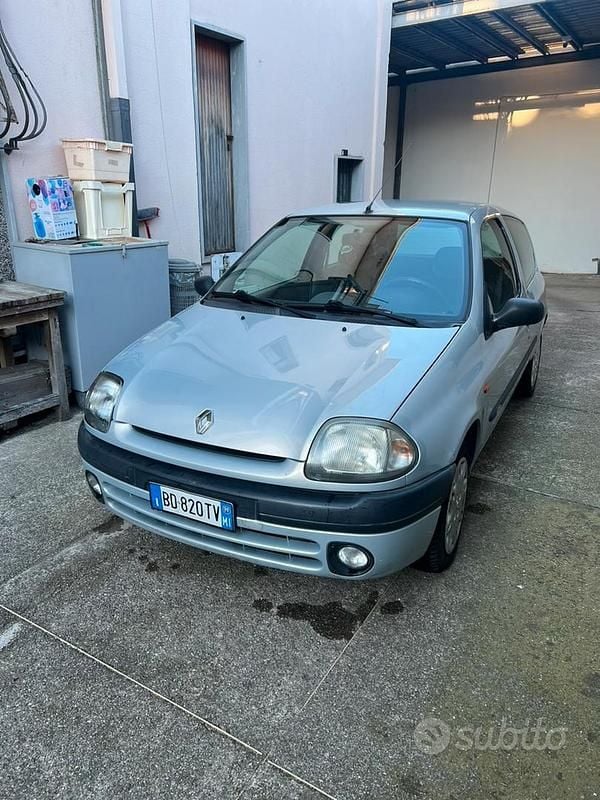 Usata Renault Clio II 75 CV (55 kW) 1999 Berlina