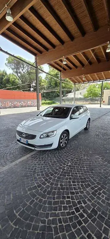 Usata Volvo V60 Kinetic 114 CV (83 kW) 2013 Bianco Station wagon