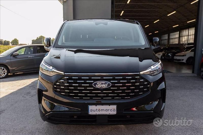 Usata Ford Tourneo Custom Titanium 170 CV (125 kW) 2024 Nero metallizzato Furgone