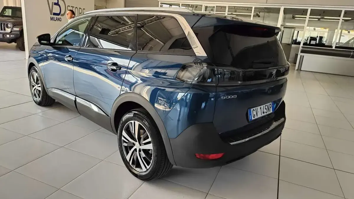 Usata Peugeot 5008 Allure 131 CV (96 kW) 2024 Blu/azzurro SUV
