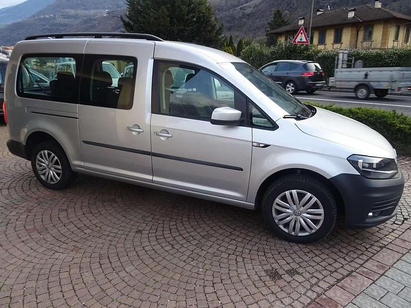 Usata VW Caddy Maxi 122 CV (89 kW) 2020 Argento riflesso Monovolume