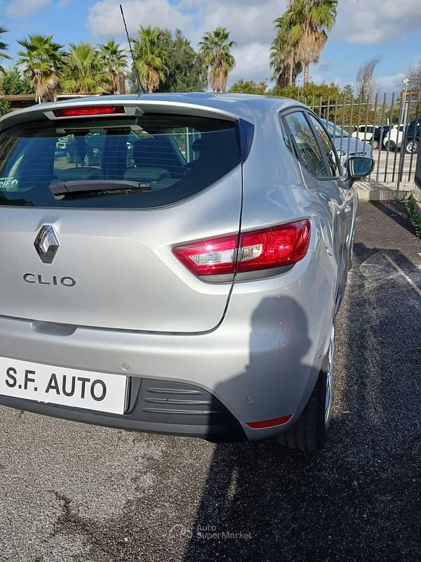 Usata Renault Clio V 76 CV (55 kW) 2020 Argento Berlina