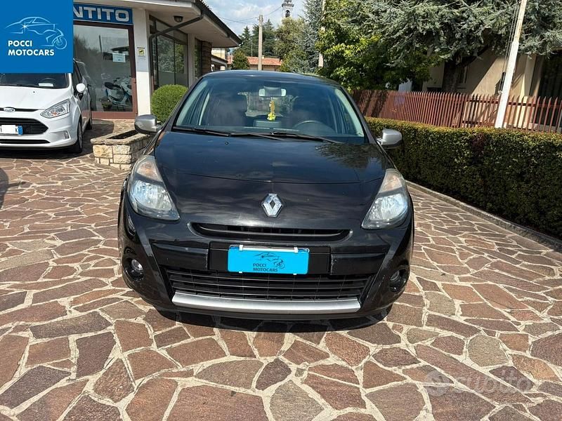 Usata Renault Clio II Luxe 101 CV (74 kW) 2010 Nero Berlina